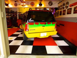 Illustration for article titled For $10,000, This 1994 Ford Explorer Ran When Jurassic Parked